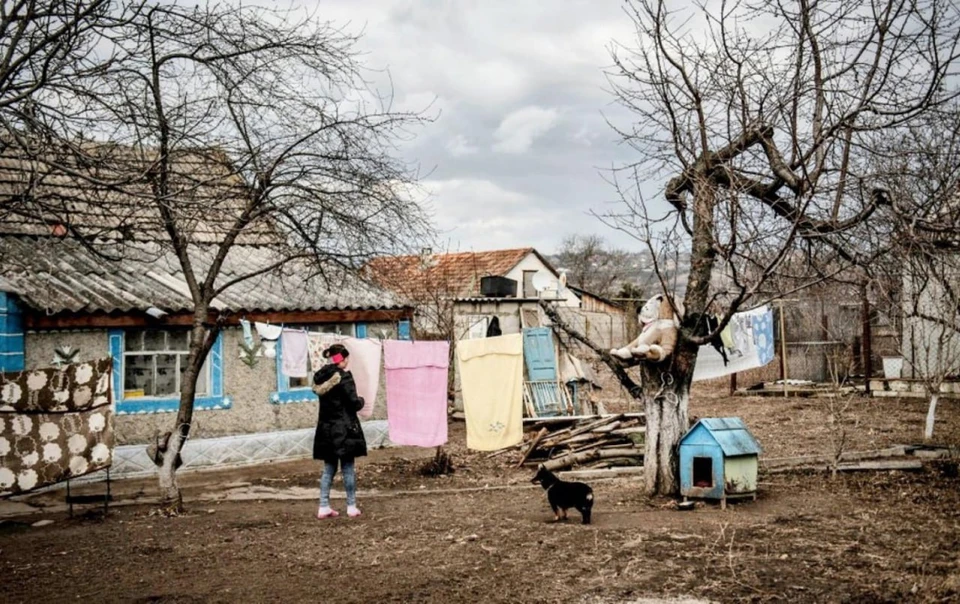 Более половины сельских жителей в нашей стране до сих пор пользуются уличными туалетами. Фото: соцсети.