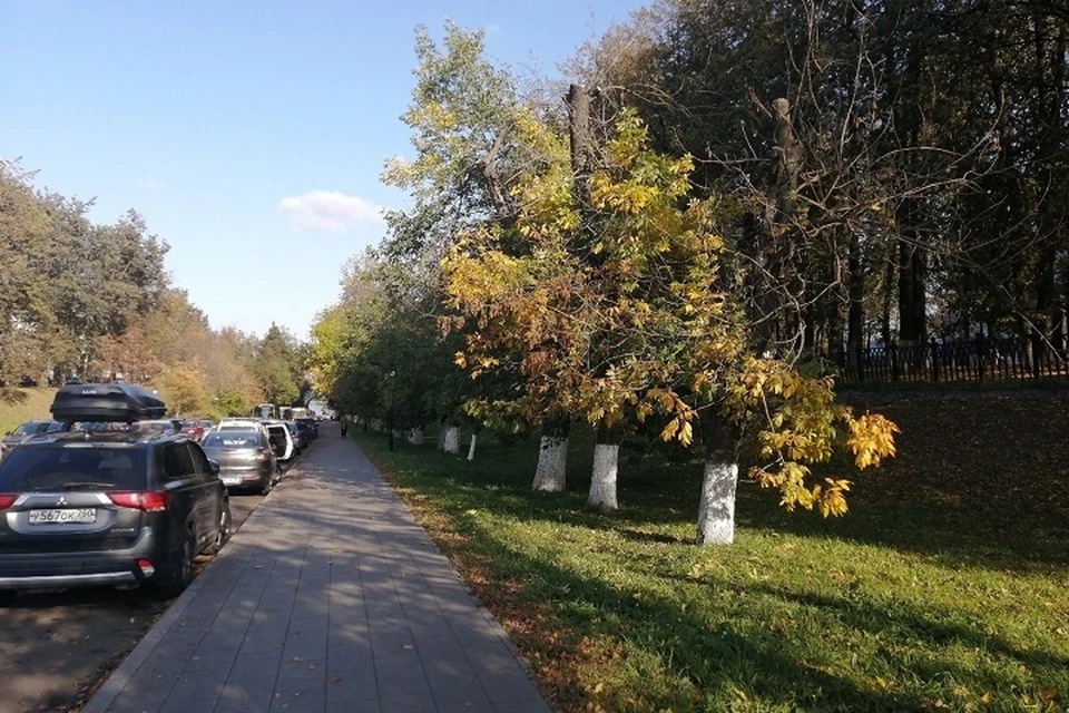 Пока погода позволяет, можно просто погулять по Ярославлю.