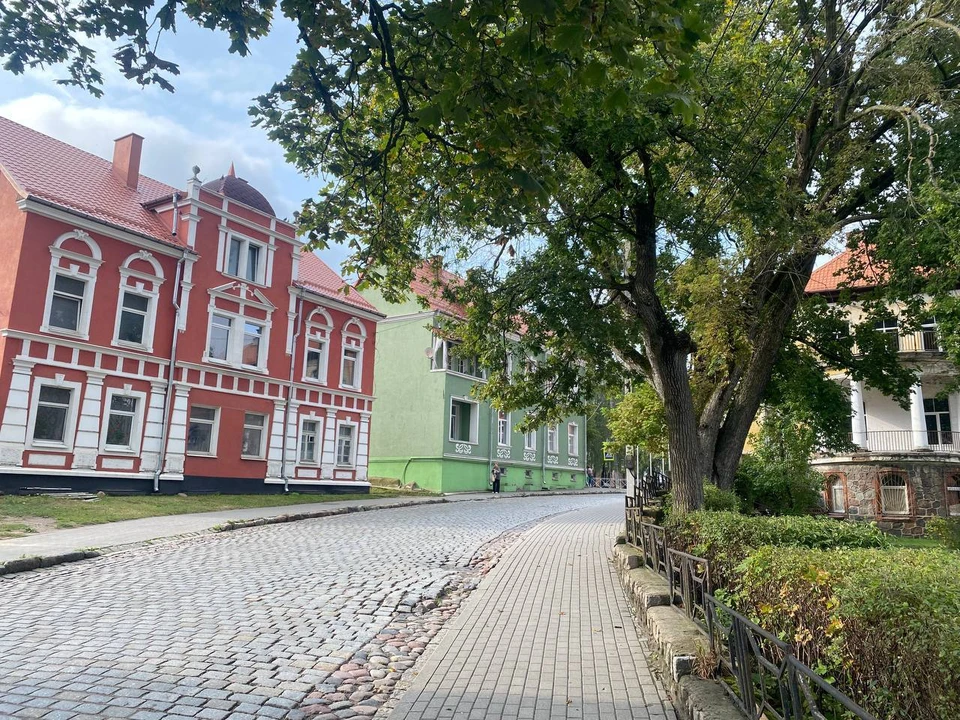 Многих теперь все больше манит не только побережье, но и восток области, где тоже есть немало интересного.