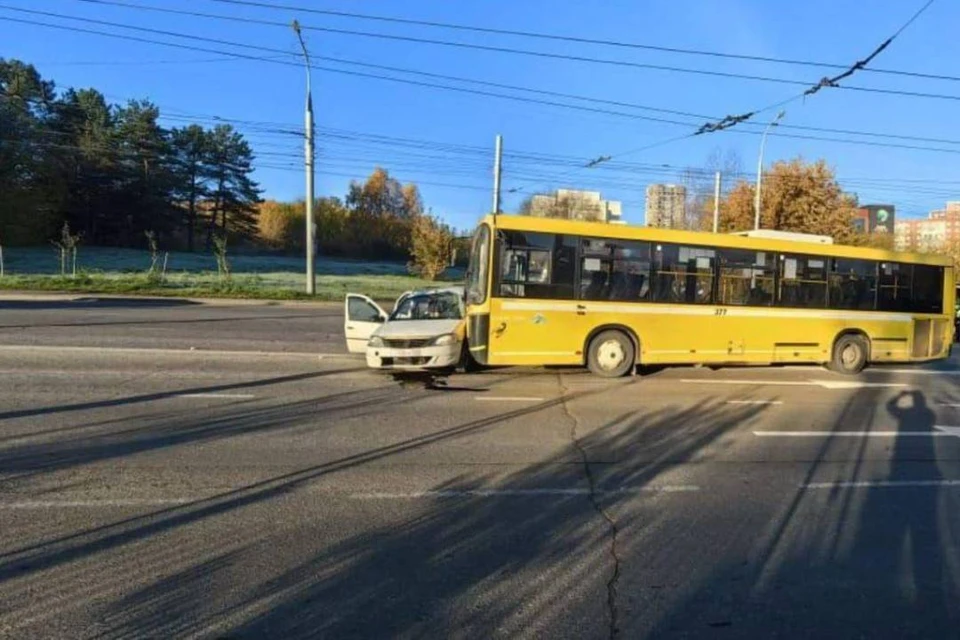 Пьяный водитель врезался в маршрутный автобус в Иркутске.