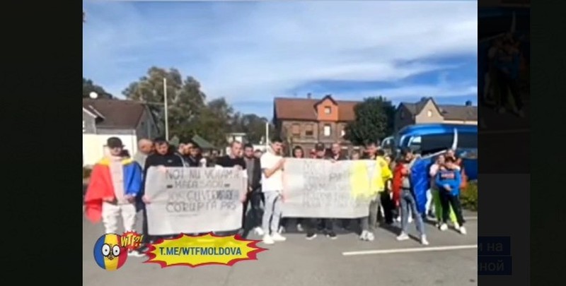 Акция протеста прошла в немецком Дюссельдорфе. Фото: скрин с видео.