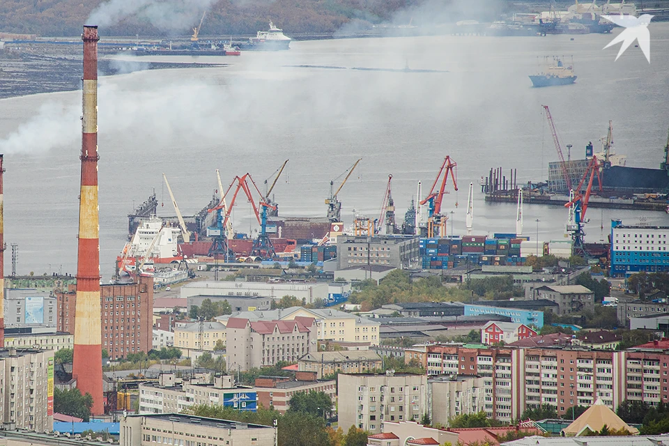 В Мурманске 8 октября загорелся портовый кран на судоверфи.