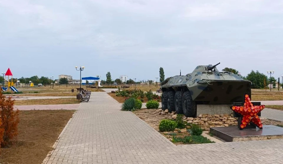 В парке уложили тротуарную плитку, установили скамейки и наружное освещение. Фото: Правительство РК
