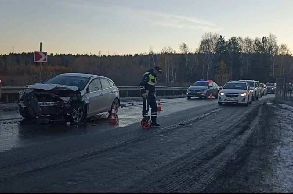 В ДТП столкнулись иномарка и Lada. Фото: ГАИ Свердловской области