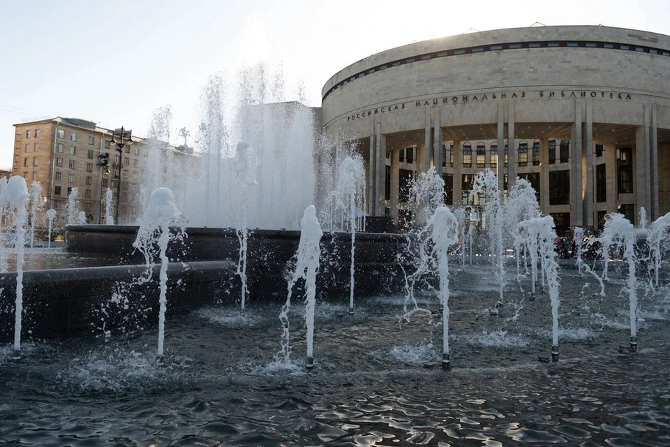 Все фонтаны Петербурга начали подготавливать к зимней спячке.