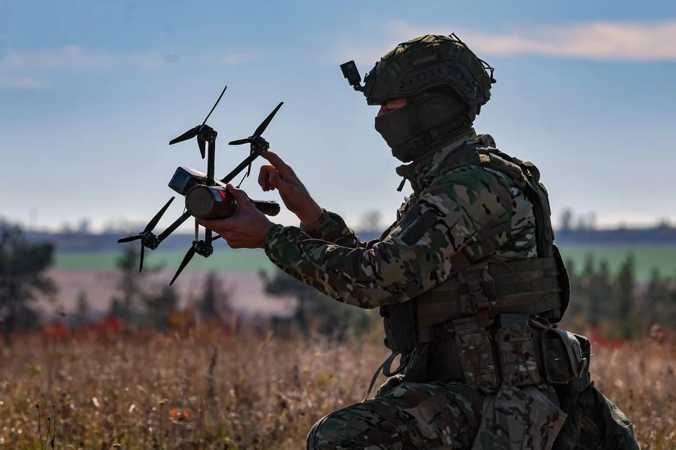 Видео уничтожения FPV-дронами двух ударных гексакоптеров ВСУ показало Минобороны