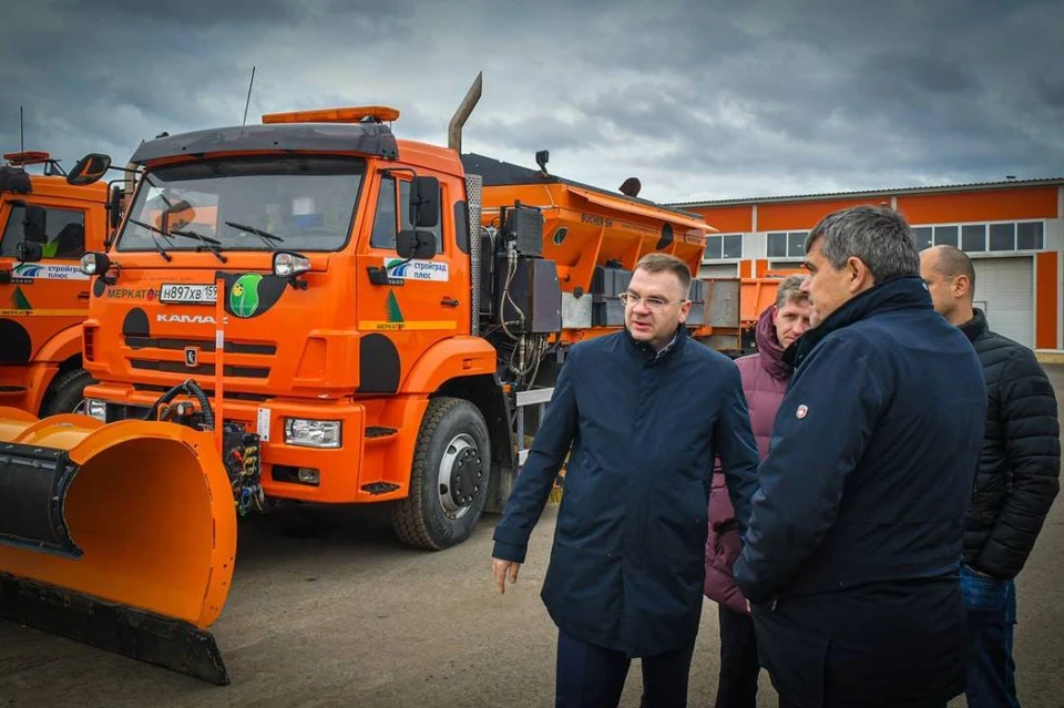 Глава Перми проверил готовность снегоуборочной техники . Фото: телеграм-канал Эдуарда Соснина.