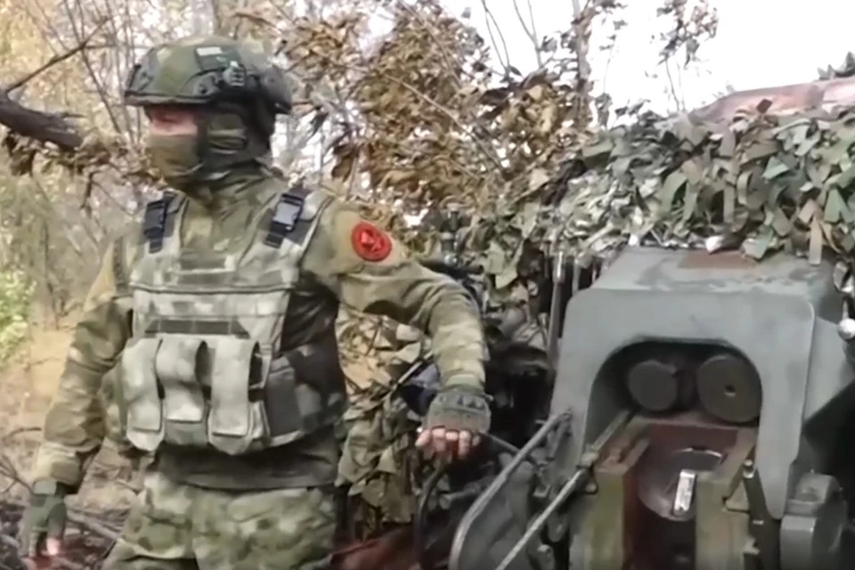 Расчет орудия Д-30 группировки войск «Днепр» уничтожил замаскированную позицию ВСУ