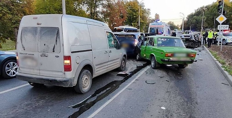 В результате аварии на пересечении улиц Албишоара и Пушкина скончался 60-летний водитель Лады. Фото:Politia RM