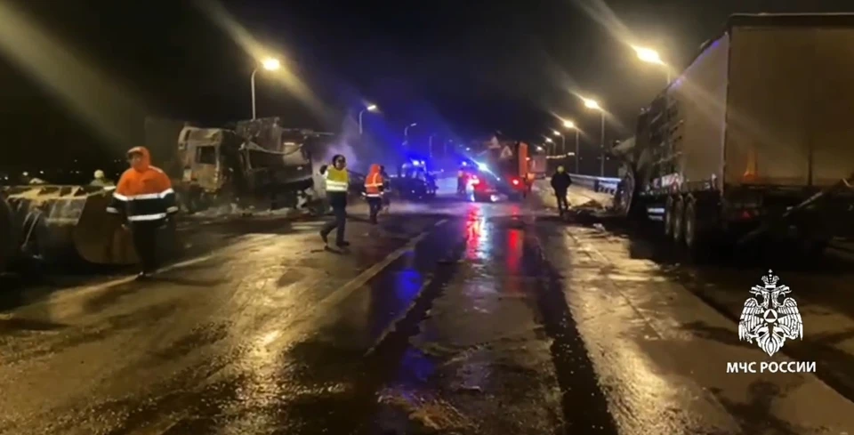 Движение было заблокировано на несколько часов. Фото: МЧС РТ.