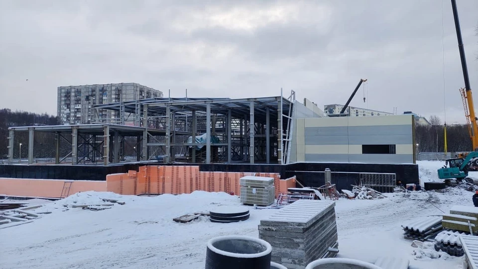 В Североморске продолжают строить крытый бассейн с двумя чашами. Фото: Минстрой Мурманской области / vk.com/minstroy51