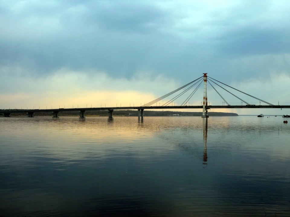 Вода отступает от берега на 150-200 метров, обнажая дно. Фото: Яндекс. Карты