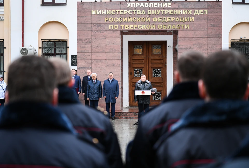 У стен областного УМВД прошел митинг в память о павших при исполнении сотрудниках органов внутренних дел.