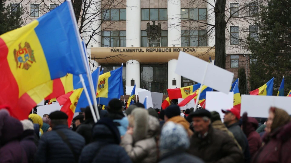 Народ в Молдове кормит власть, которая расписывается в своем бессилии. Фото: соцсети