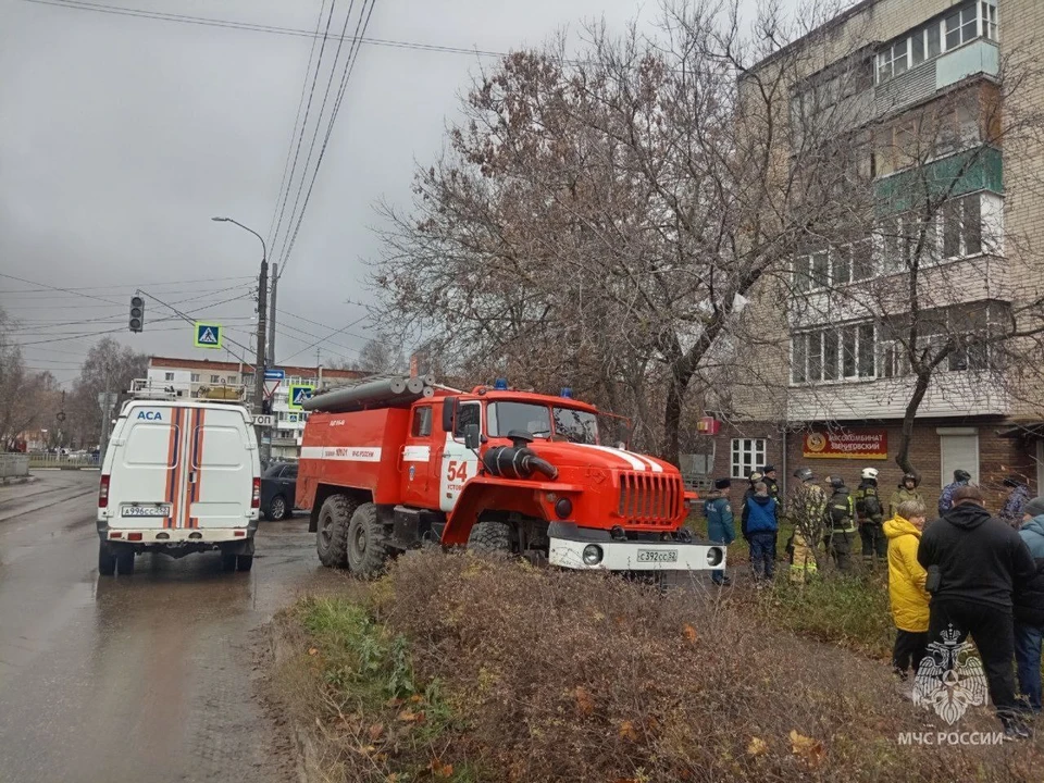 Остекление обрушилось в многоэтажном доме в Кстове