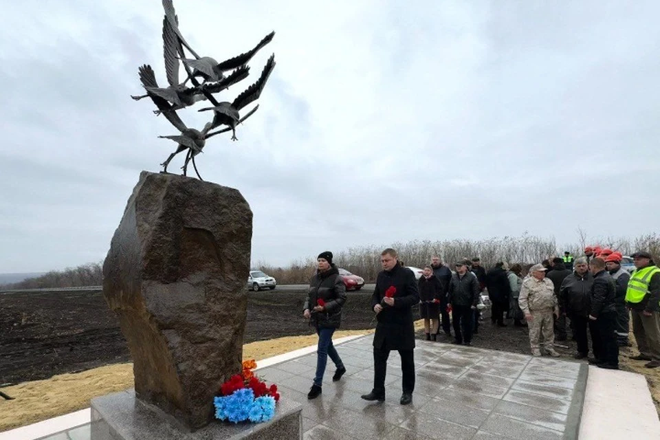 Памятный знак символизирует мужество, отвагу и чувство долга перед Родиной. ФОТО: Тг-канал Сергея Колягина