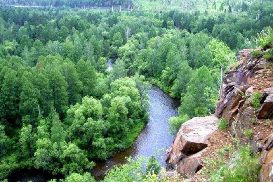 Грязные сточные воды попали в реку Олха в Шелехове. Фото: Байкальская природоохранная прокуратура.