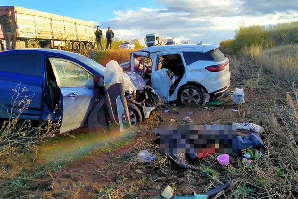 В страшной аварии в Камышине погибли три человека, двое взрослых и трое детей получили тяжелые травмы