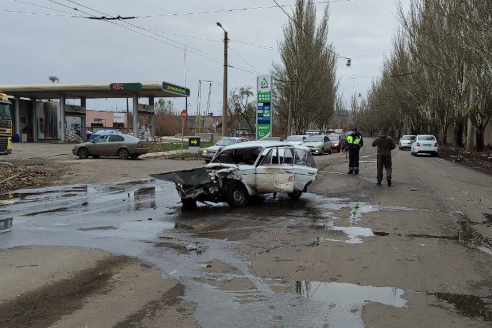 В Горловке произошло ДТП, в котором один человек погиб и трое получили ранения. Фото: МВД по ДНР