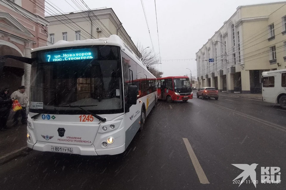 В центре Рязани столкнулись автобусы №№49 и 7.