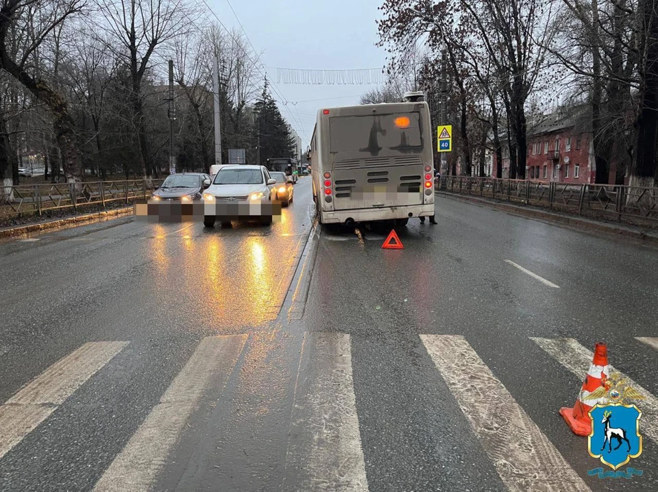 В момент ДТП в салоне находилось около 60 пассажиров, никто из них не пострадал.