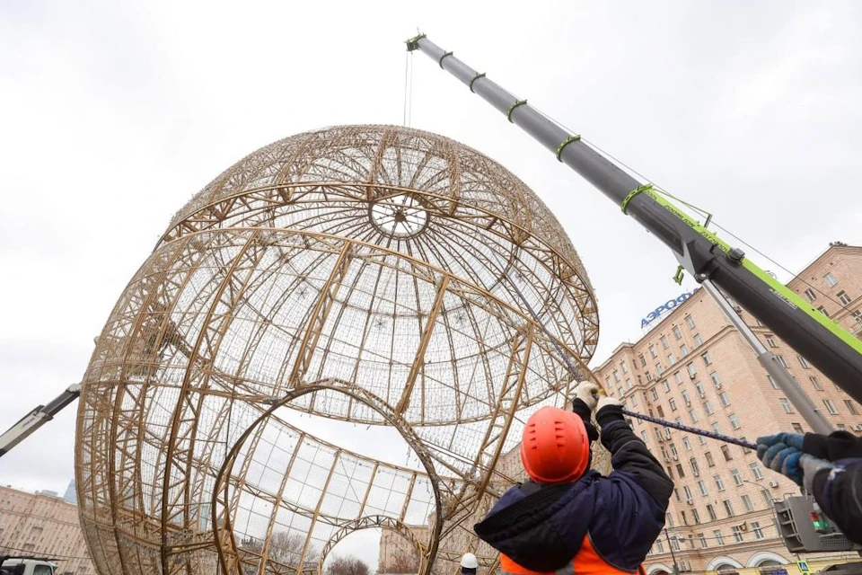 Более 4,5 тысячи световых конструкций украсят Москву к новогодним праздникам