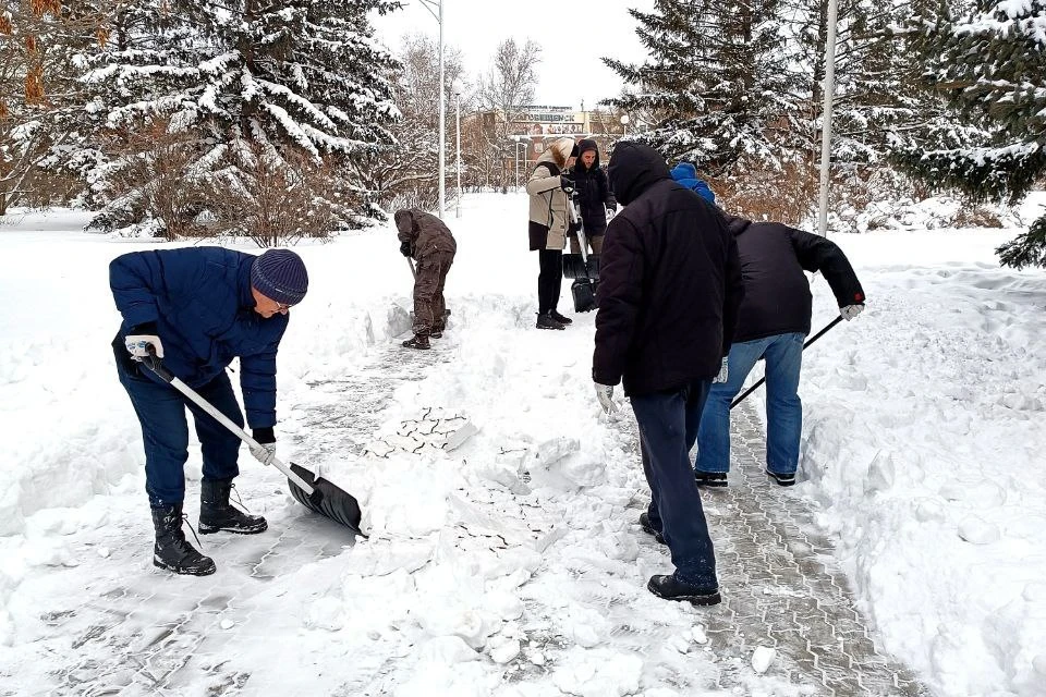 На улицы города вышли тысячи человек. Фото: Минприроды Амурской области