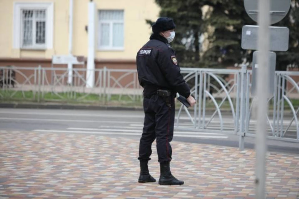 Четверо сотрудников полиции стали жертвами оскорблений пьяного дебошира