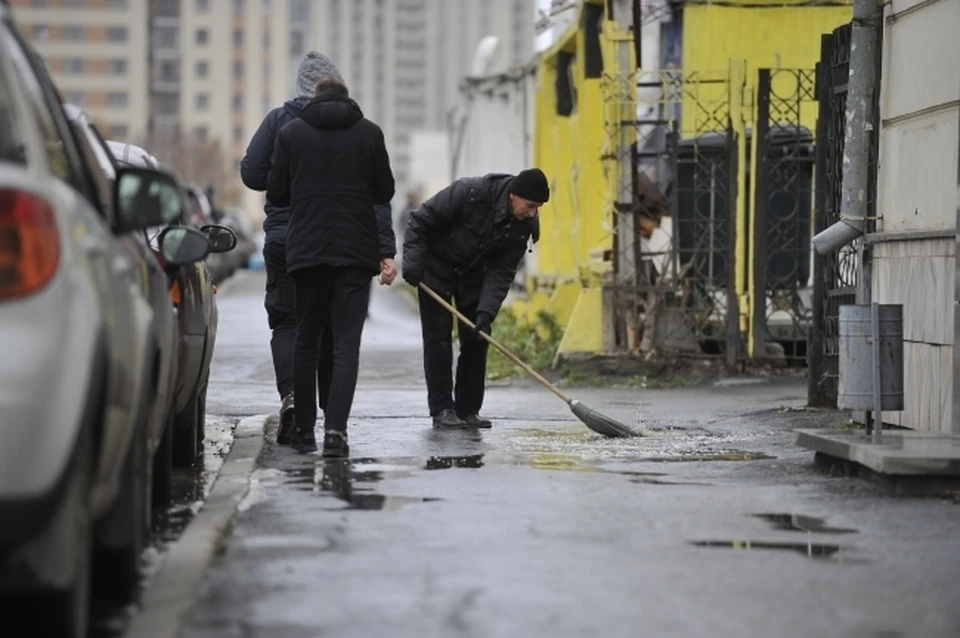 На уборку Евпатории дополнительно выделено свыше двух миллионов рублей.