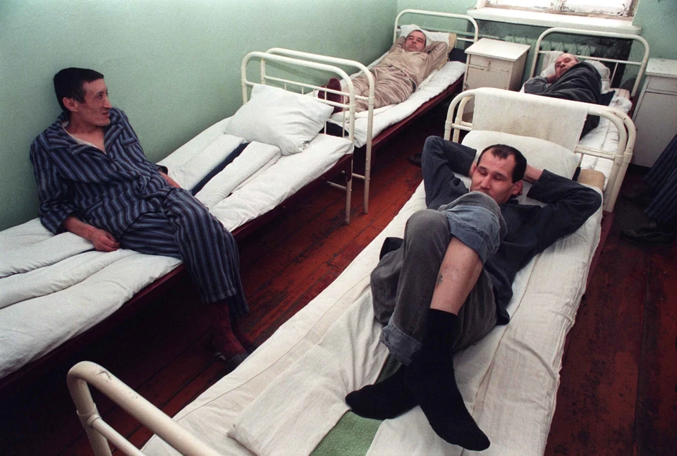 Наследников у гражданина как по закону, так и по завещанию нет. Его имущество считается выморочным и переходит в собственность государства.