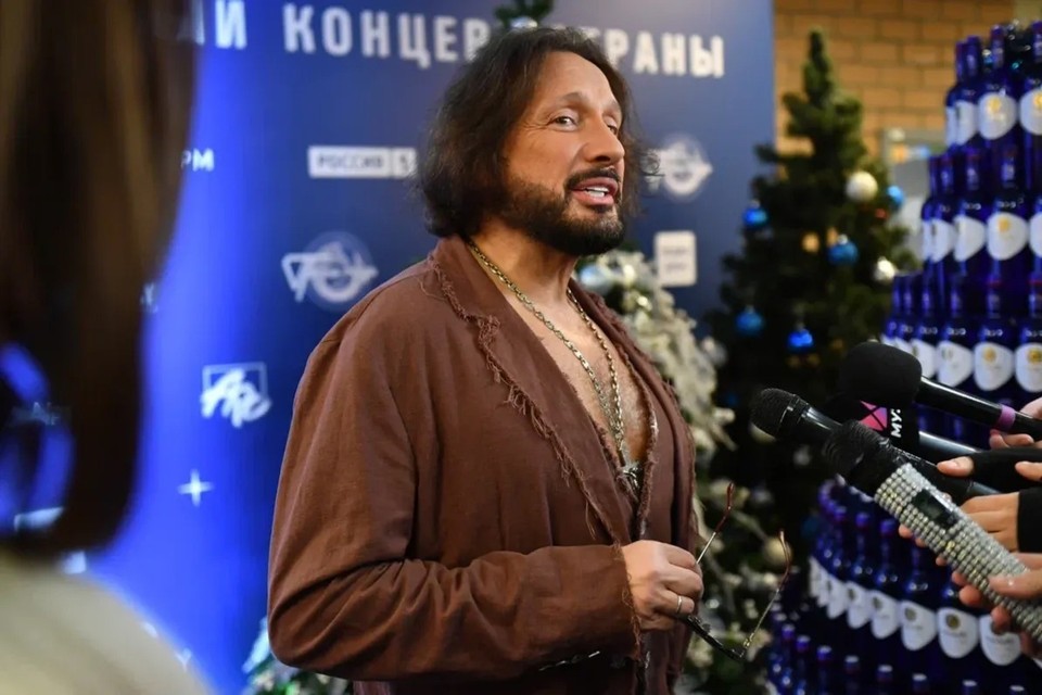 Звезды на «Песне года-2024»: Алсу в бриллиантах за миллион долларов, Стас Михайлов с накаченными бицепсами и Билан с обручальным кольцом