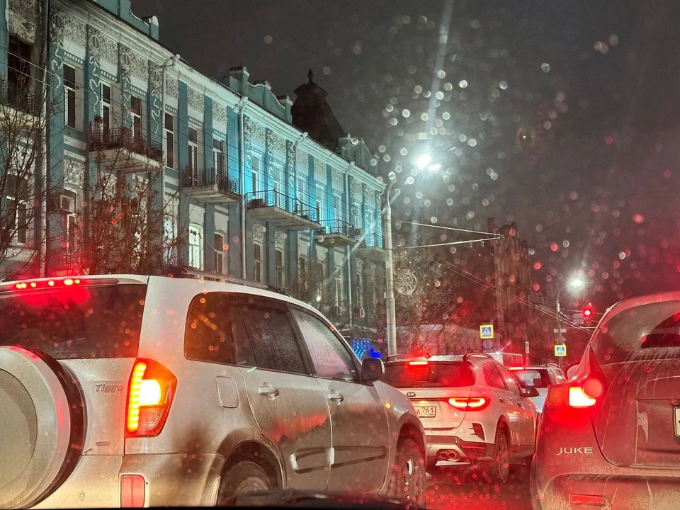 Ростов вечером 10 декабря сковали пробки в восемь баллов