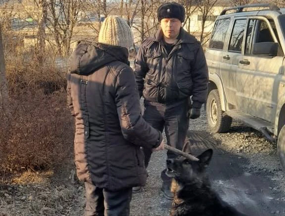 Сотрудники полиции предупреждают местных жителей об опасности и напоминают о мерах предосторожности. Фото: предоставлено пресс-службой УМВД по Приморскому краю.