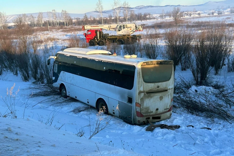 Автобус с 21 пассажиром перевернулся в Забайкалье, двое погибли на месте. Фото: Официальный Telegram-канал прокуратуры Забайкальского края