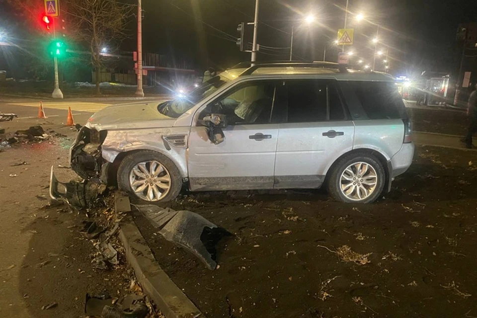 В Жовтневом районе Мариуполя произошло ДТП с участием трех автомобилей. Фото: МВД по ДНР