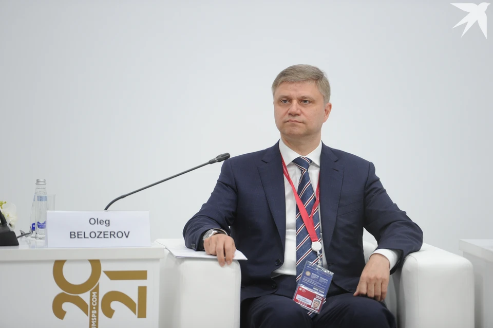 Олег Белозеров поручил наградить тех, кто героически проявил себя в крушении поездов.