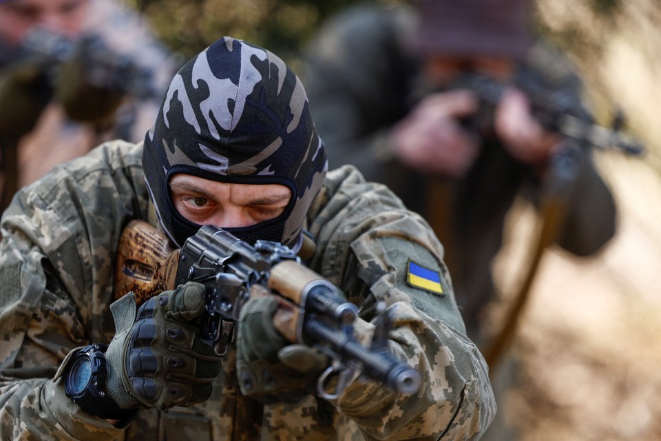 ВСУ приказывают боевикам расстреливать гражданских, чтобы они боялись сдаваться