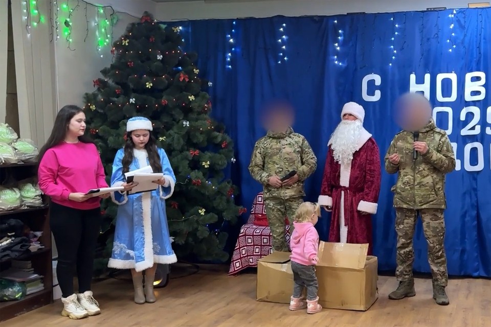 Военнослужащие из Бурятии вручили свои подарки детям прифронтовых поселков