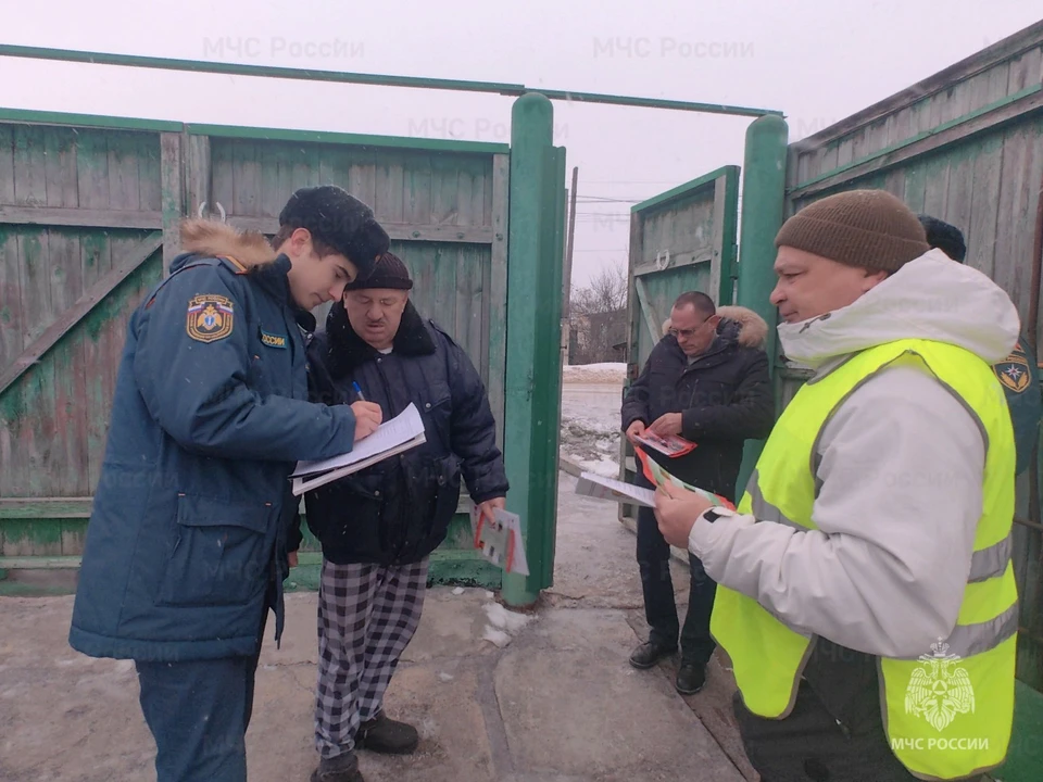 В Ульяновске в частном секторе проводятся рейды по пожарной безопасности. Фото МЧС России по Ульяновской области