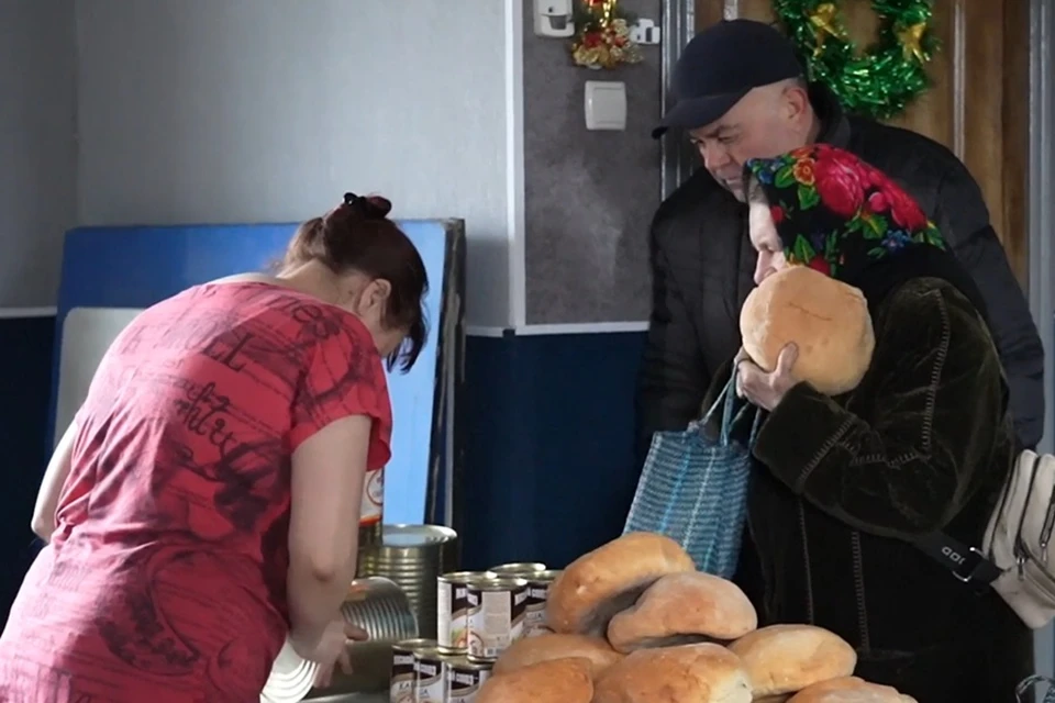 Народный фронт доставил 120 продуктовых наборов жителям Горняка в ДНР. Фото: Народный фронт ДНР