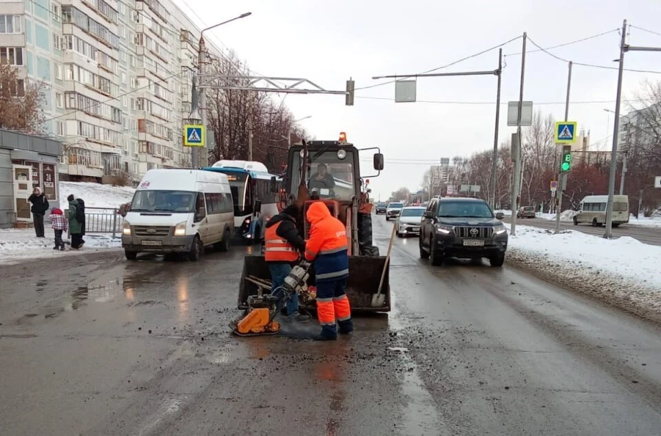 Ульяновским дорожникам поручили убрать аварийные ямы на дорогах города. ФОТО: тг-канал администрации Ульяновска