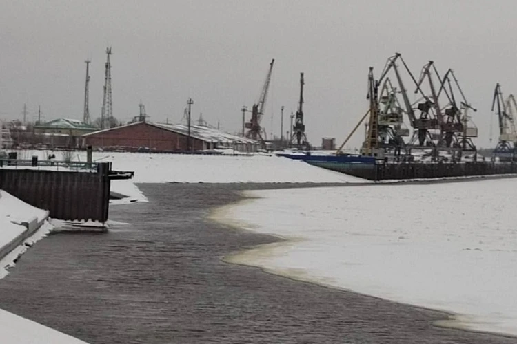 Под лёд ушли два ребёнка: в Сургуте спасатели вторые сутки ищут тело первоклассника в реке