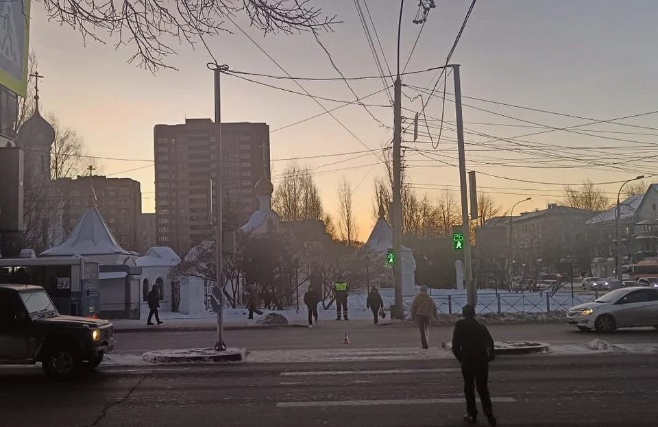 В Новосибирске на Богдана Хмельницкого водитель Ниссана сбил девушку на «зебре». Фото: ГАИ НСО.