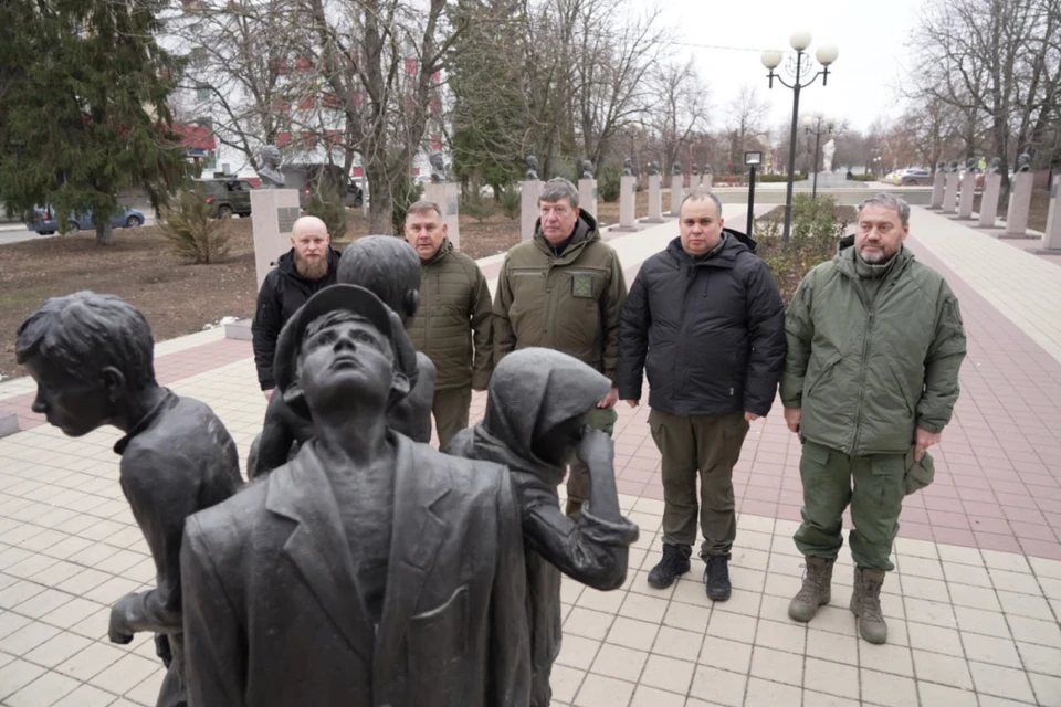 Бельский вместе с петербургскими парламентариями доставил гуманитарный груз для Ленинградского полка. Фото: Александр Бельский.