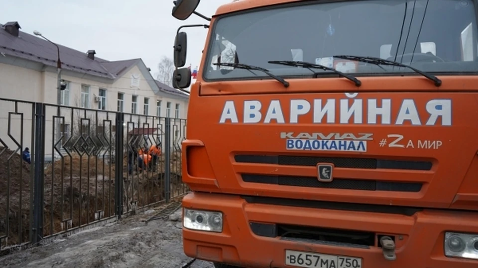 После предупреждения строительной компании два башенных крана были оснащены световым ограждением