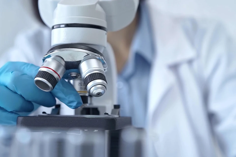 Ученые Оксфордского университета и фармацевтической компании GSK хотят «увидеть невидимое» и выявить изменения в клетках, начинающиеся за 20 лет до развития полноценной опухоли.