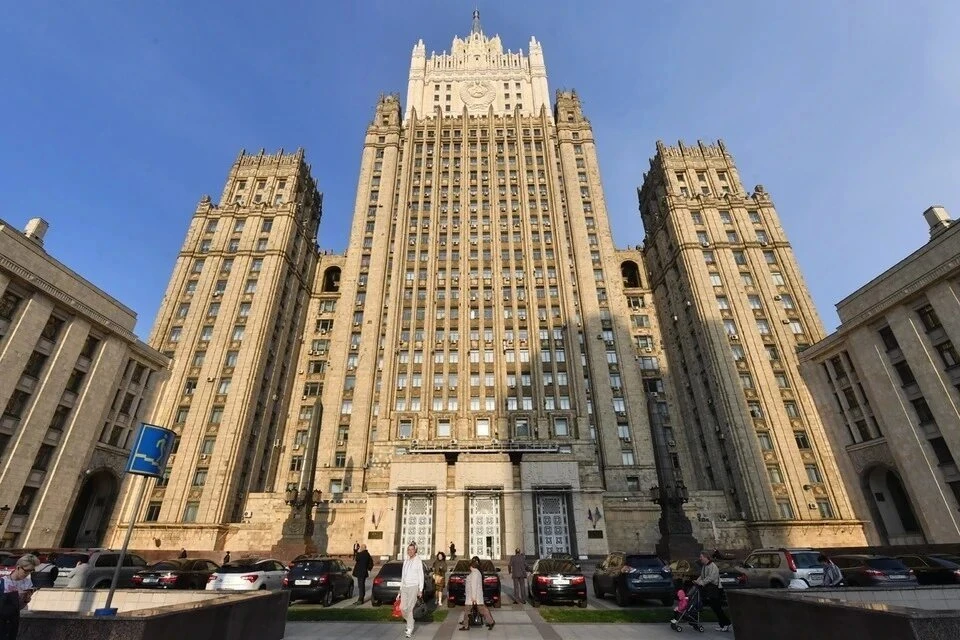 МИД РФ: Москва ответит на высылку российского дипломата из Лондона