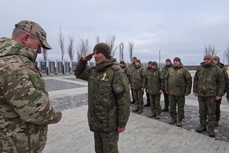 У Саур-Могилы наградили военных инженеров