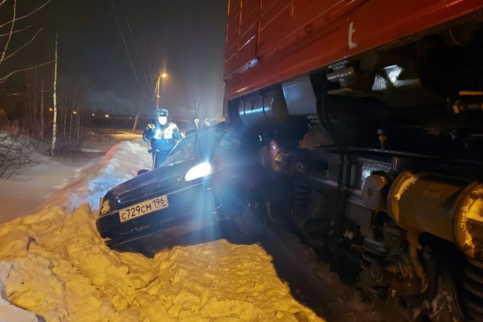 В Красноуральске девушка не заметила тепловоз без состава. Фото: ГАИ Свердловской области