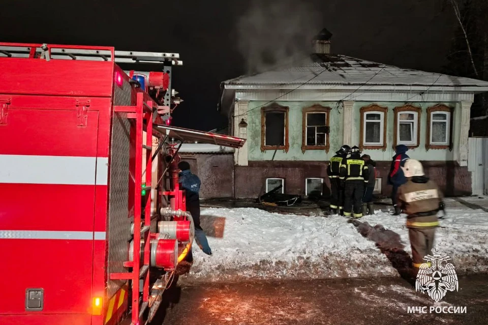 Спасатели оперативно выехали на вызов и потушили огонь на площади около 25 квадратных метров.